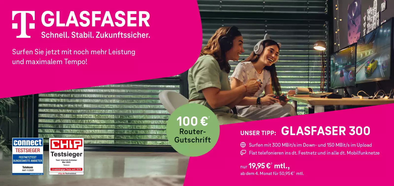 Telekom Glasfaser Werbung: zwei Gamerinnen zocken am PC mit Headsets.