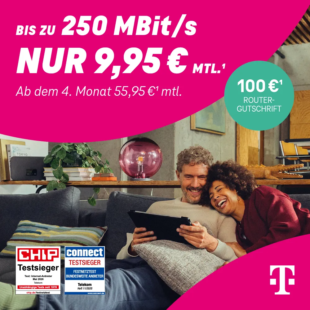 Telekom DSL-Angebot: Paar auf Sofa mit Tablet, bis zu 250 MBit/s Internet